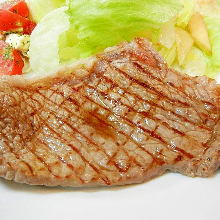 牛ロースステーキ肉のグリルパン焼き レシピ 作り方 By Kon9093 楽天レシピ 牛ロースステーキ肉のグリルパン焼き レシピ 作り方 By Kon9093 楽天レシピ